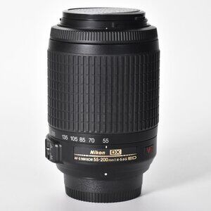 Nikon AF-S DX NIKKOR 55-200mm f/4-5.6G ED VR Zoom Lens with Bag Mint